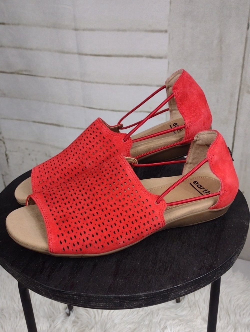 Earth Open-Toe Perforated Red Slingback Sandals Size 8.5